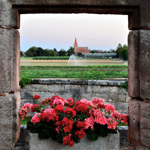 Blick auf die Kraftshofer Kirche St. Georg vom Schloss aus