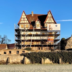 Schloss mit Baugerst